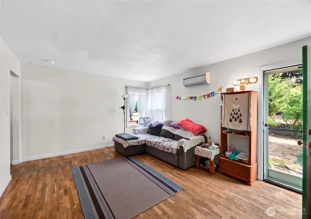 Photo 4 of Single family home for sale at 6802 S Ferdinand St, Tacoma, WA 98409 | MLS# NWM2563230 | Listing updated on 2026-09-29
