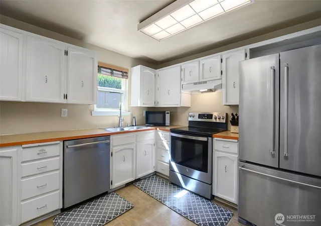 Photo 3 of Single family home for sale at 3527 S 262Nd St, Kent, WA 98032 | MLS# NWM2563259 | Listing updated on 2026-09-24