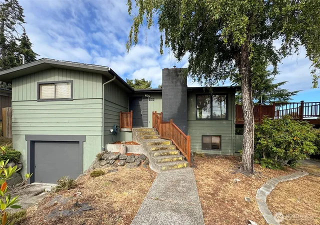 Photo 1 of Single family home for sale at 2610 S Washington St, Port Angeles, WA 98362 | MLS# NWM2563290 | Listing updated on 2026-09-28