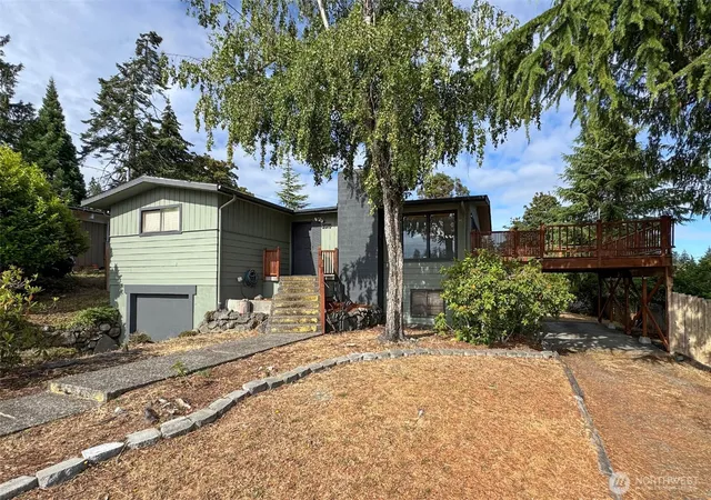 Photo 2 of Single family home for sale at 2610 S Washington St, Port Angeles, WA 98362 | MLS# NWM2563290 | Listing updated on 2026-09-28