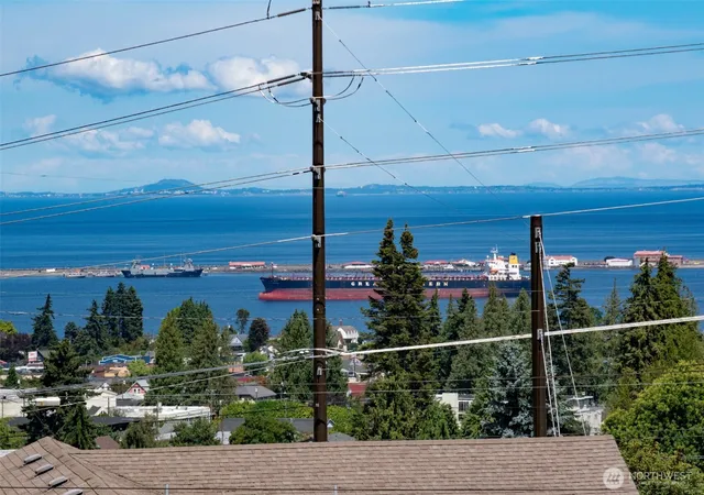 Photo 3 of Single family home for sale at 2610 S Washington St, Port Angeles, WA 98362 | MLS# NWM2563290 | Listing updated on 2026-09-28