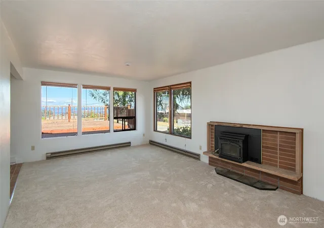 Photo 3 of Single family home for sale at 2610 S Washington St, Port Angeles, WA 98362 | MLS# NWM2563290 | Listing updated on 2026-09-28