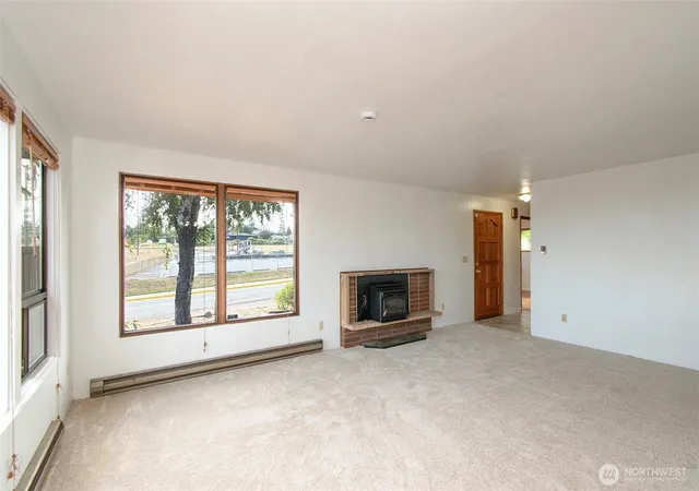 Photo 4 of Single family home for sale at 2610 S Washington St, Port Angeles, WA 98362 | MLS# NWM2563290 | Listing updated on 2026-09-28
