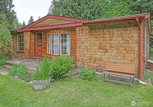 Photo 3 of Manufactured home for sale at 472 Iris Ln, Camano Island, WA 98282 | MLS# NWM2563323 | Listing updated on 2026-09-29