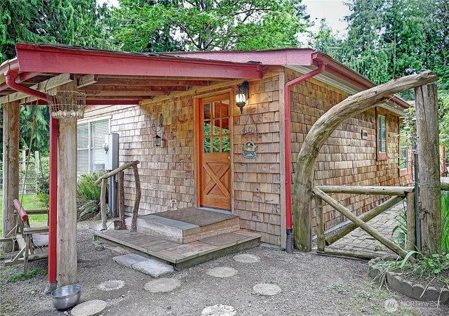 Photo 4 of Manufactured home for sale at 472 Iris Ln, Camano Island, WA 98282 | MLS# NWM2563323 | Listing updated on 2026-09-29