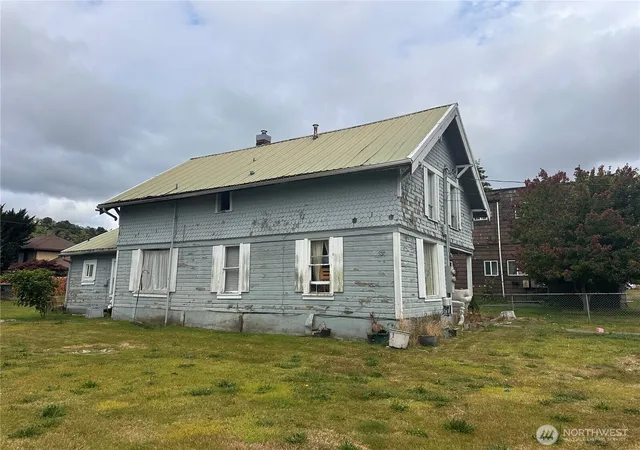 Photo 3 of Multi family home for sale at 2739 Pacific Ave, Hoquiam, WA 98550 | MLS# NWM2563346 | Listing updated on 2026-09-23