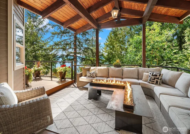 Photo 3 of Single family home for sale at 949 207th Avenue Ne, Sammamish, WA 98074 | MLS# NWM2563453 | Listing updated on 2026-10-02