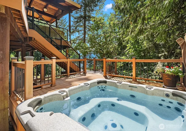 Photo 4 of Single family home for sale at 949 207th Avenue NE, Sammamish, WA 98074 | MLS# NWM2563453 | Listing updated on 2026-10-02