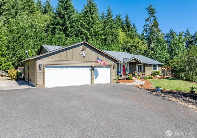 Photo 3 of Single family home for sale at 526 Haywire Rd, Winlock, WA 98596 | MLS# NWM2563456 | Listing updated on 2026-09-23