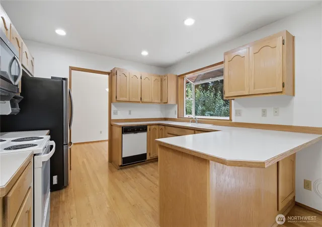 Photo 4 of Sale Pending at 5536 70th Street NE, Marysville, WA 98270 | MLS# NWM2563473 | Listing updated on 2026-09-25