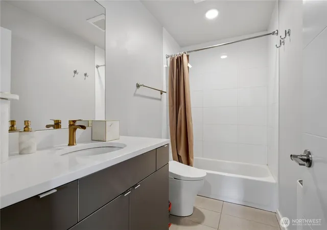 Photo 4 of Townhouse for sale at 11530 Greenwood Ave N, Seattle, WA 98133 | MLS# NWM2563484 | Listing updated on 2026-10-01