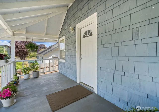 Photo 3 of Sale Pending at 613 Cherry St, Raymond, WA 98577 | MLS# NWM2563486 | Listing updated on 2026-09-25