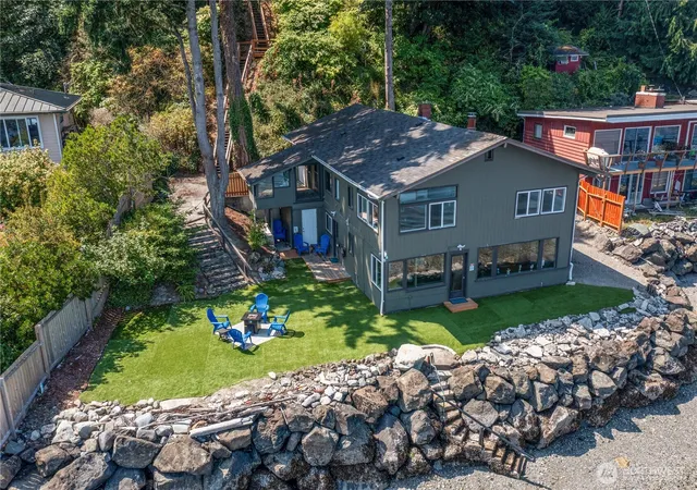 Photo 2 of Single family home for sale at 14024 Glen Acres Rd Sw, Vashon, WA 98070 | MLS# NWM2563551 | Listing updated on 2026-09-23