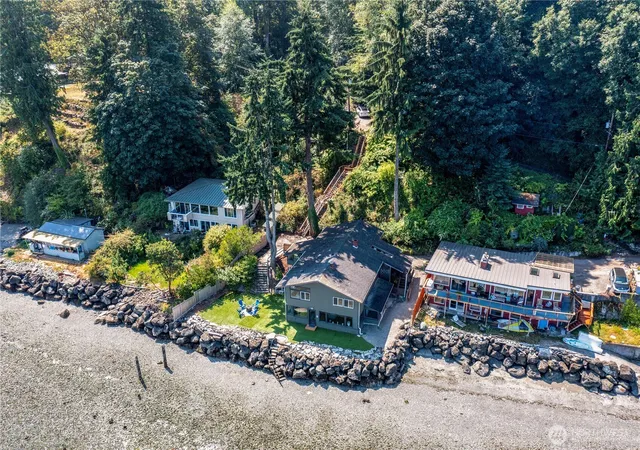Photo 3 of Single family home for sale at 14024 Glen Acres Rd Sw, Vashon, WA 98070 | MLS# NWM2563551 | Listing updated on 2026-09-23