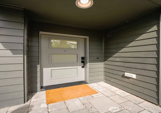 Photo 3 of Sale Pending at 6028 41st Avenue Ne, Seattle, WA 98115 | MLS# NWM2563558 | Listing updated on 2026-09-25