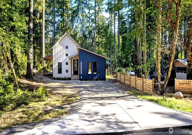 Photo 1 of Single family home for sale at 11215 Juniper Pl, Anderson Island, WA 98303 | MLS# NWM2563560 | Listing updated on 2026-09-25