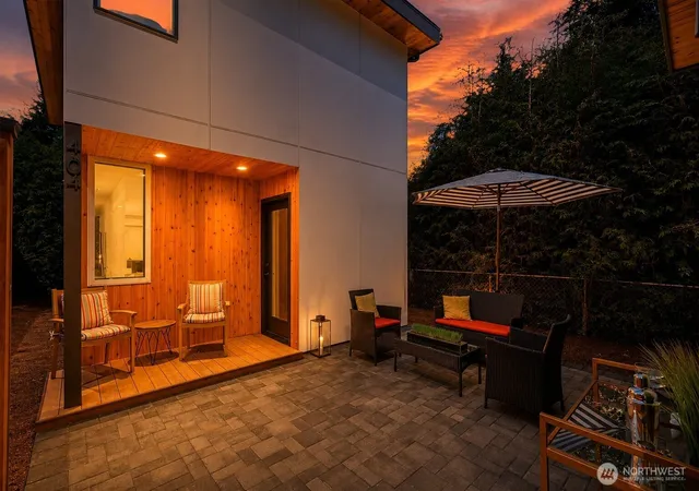 Photo 2 of Townhouse for sale at 404 N 127th Street, Seattle, WA 98133 | MLS# NWM2563576 | Listing updated on 2026-10-01