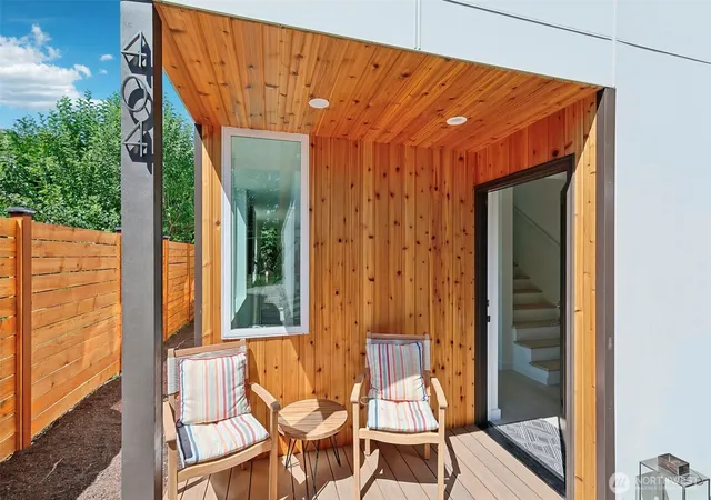 Photo 3 of Townhouse for sale at 404 N 127th Street, Seattle, WA 98133 | MLS# NWM2563576 | Listing updated on 2026-10-01