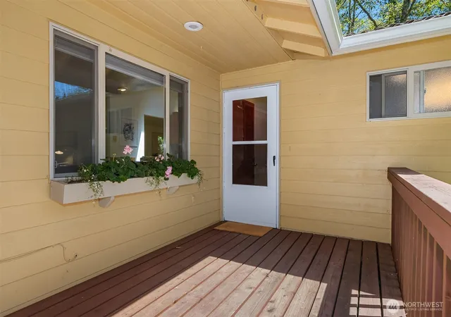 Photo 3 of Sale Pending at 8960 Ne Day Rd, Bainbridge Island, WA 98110 | MLS# NWM2563597 | Listing updated on 2026-09-25