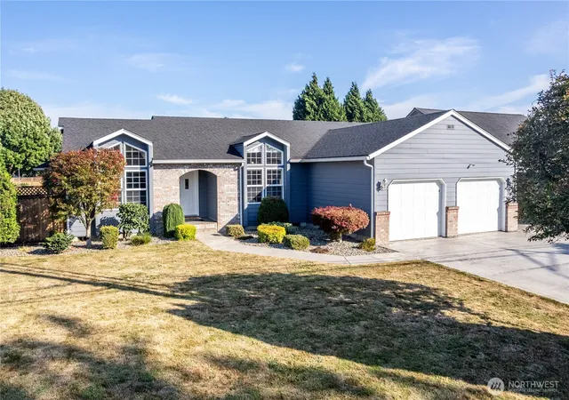 Photo 2 of Sale Pending at 2360 38th Avenue, Longview, WA 98632 | MLS# NWM2563599 | Listing updated on 2026-09-25