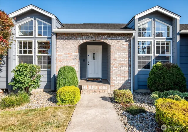 Photo 3 of Sale Pending at 2360 38th Avenue, Longview, WA 98632 | MLS# NWM2563599 | Listing updated on 2026-09-25