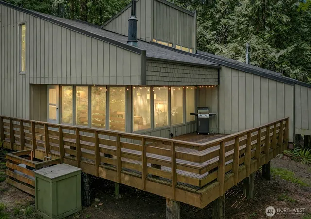 Photo 2 of Townhouse for sale at 201 E Cutty Sark Dr, Shelton, WA 98584 | MLS# NWM2563629 | Listing updated on 2026-09-23