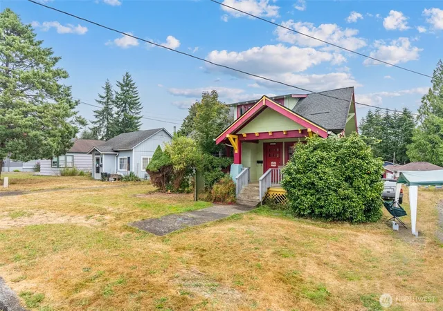 Photo 2 of Single family home for sale at 853 Fowler St, Raymond, WA 98577 | MLS# NWM2563645 | Listing updated on 2026-09-29
