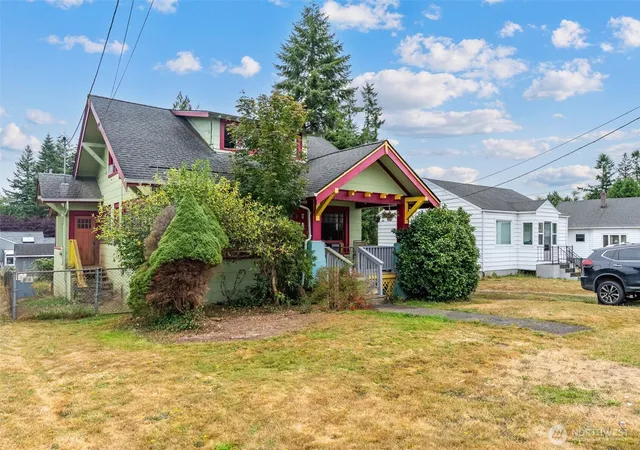Photo 3 of Single family home for sale at 853 Fowler St, Raymond, WA 98577 | MLS# NWM2563645 | Listing updated on 2026-09-29