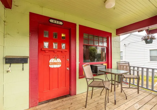 Photo 3 of Single family home for sale at 853 Fowler St, Raymond, WA 98577 | MLS# NWM2563645 | Listing updated on 2026-09-29