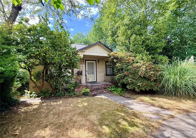 Photo 3 of Single family home for sale at 7011 14th Avenue Ne, Seattle, WA 98115 | MLS# NWM2563651 | Listing updated on 2026-09-24