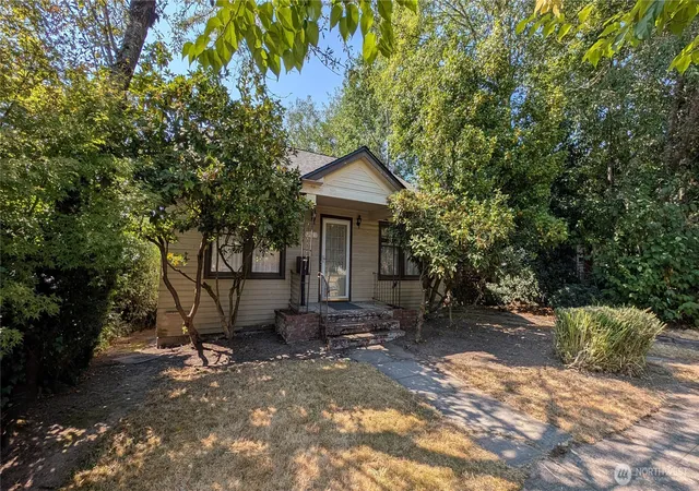Photo 3 of Single family home for sale at 7011 14th Avenue NE, Seattle, WA 98115 | MLS# NWM2563651 | Listing updated on 2026-09-24
