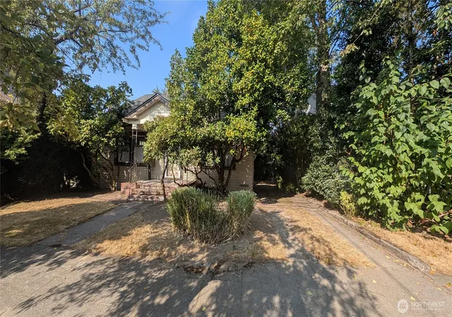 Photo 4 of Single family home for sale at 7011 14th Avenue NE, Seattle, WA 98115 | MLS# NWM2563651 | Listing updated on 2026-09-24