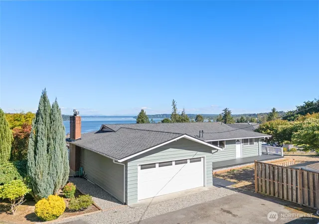 Photo 3 of Sale Pending at 8102 E Seaview Dr, Port Orchard, WA 98366 | MLS# NWM2563657 | Listing updated on 2026-09-28