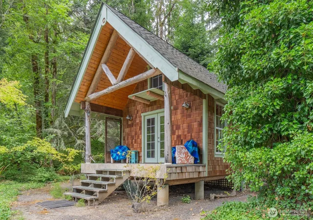Photo 1 of Single family home for sale at 14231 Se Beaver Dr, Rainier, WA 98576 | MLS# NWM2563658 | Listing updated on 2026-09-23