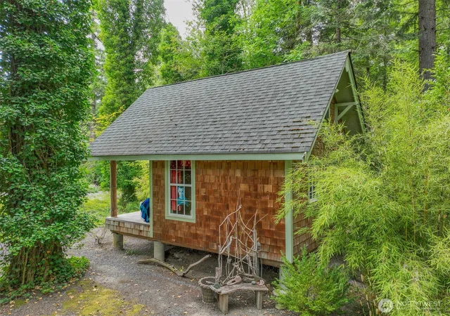 Photo 2 of Single family home for sale at 14231 Se Beaver Dr, Rainier, WA 98576 | MLS# NWM2563658 | Listing updated on 2026-09-23