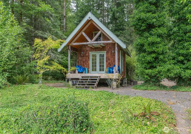 Photo 3 of Single family home for sale at 14231 SE Beaver Dr, Rainier, WA 98576 | MLS# NWM2563658 | Listing updated on 2026-09-23