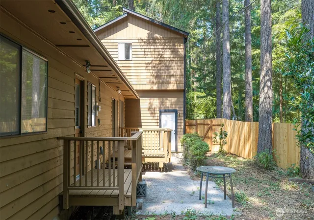 Photo 4 of Sale Pending at 140 N Dow Crk Dr, Hoodsport, WA 98548 | MLS# NWM2563673 | Listing updated on 2026-09-25