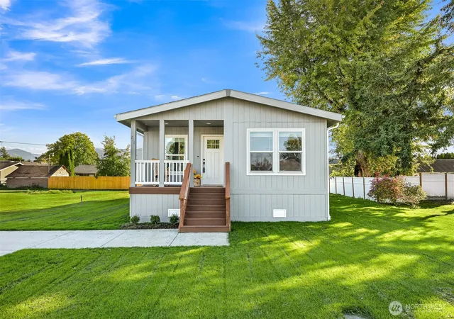 Photo 1 of Manufactured home for sale at 211 Harrison St, Sumas, WA 98295 | MLS# NWM2563678 | Listing updated on 2026-10-27