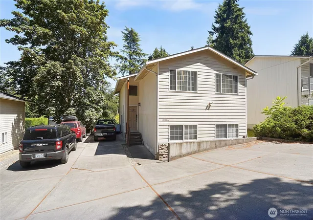 Photo 2 of Single family home for sale at 10606 Roosevelt Way Ne, Seattle, WA 98125 | MLS# NWM2563689 | Listing updated on 2026-09-23
