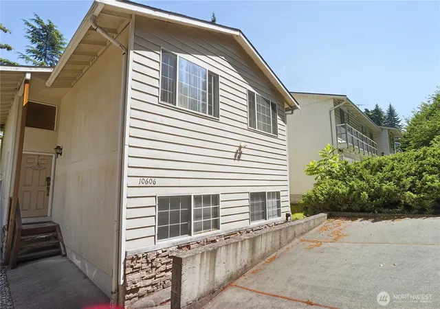 Photo 3 of Single family home for sale at 10606 Roosevelt Way Ne, Seattle, WA 98125 | MLS# NWM2563689 | Listing updated on 2026-09-23