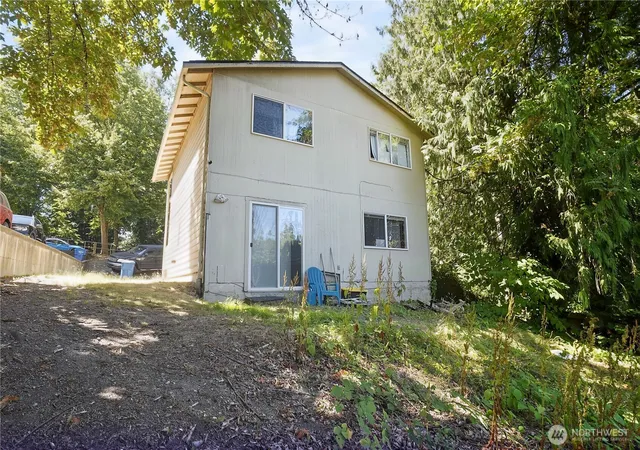 Photo 3 of Single family home for sale at 10616 Roosevelt Way Ne, Seattle, WA 98125 | MLS# NWM2563703 | Listing updated on 2026-09-23