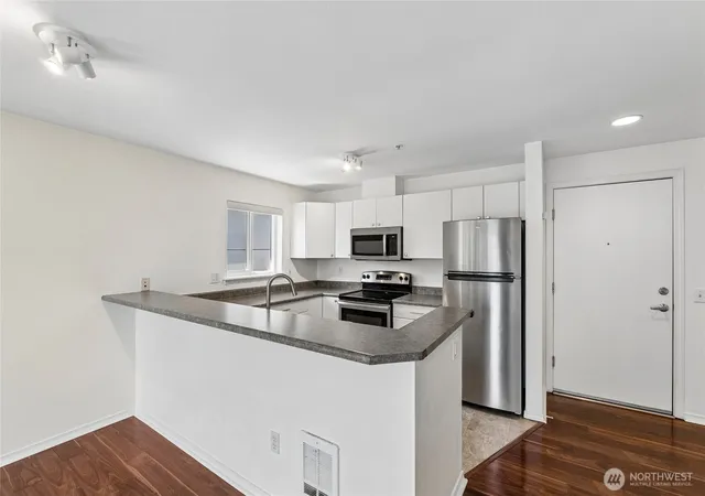 Photo 4 of Condo for sale at 323 Queen Anne Ave N #711, Seattle, WA 98109 | MLS# NWM2563717 | Listing updated on 2026-09-30