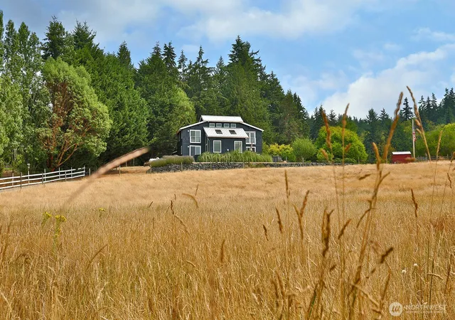 Photo 3 of Sale Pending at 5537 Bayview Rd, Langley, WA 98260 | MLS# NWM2563731 | Listing updated on 2026-09-25