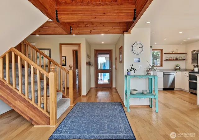 Photo 4 of Sale Pending at 5537 Bayview Rd, Langley, WA 98260 | MLS# NWM2563731 | Listing updated on 2026-09-25