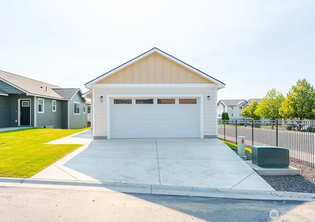 Photo 4 of Single family home for sale at 123 E 9th Avenue #58, Moses Lake, WA 98837 | MLS# NWM2563736 | Listing updated on 2026-09-23
