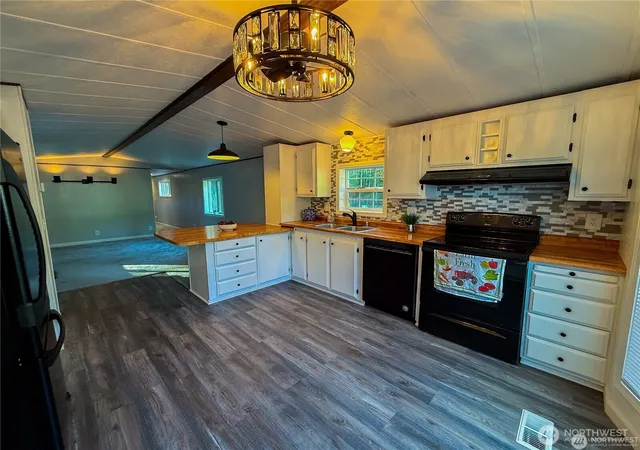 Photo 3 of Manufactured home for sale at 4672 Birch Bay Lynden Rd #61, Blaine, WA 98230 | MLS# NWM2563748 | Listing updated on 2026-09-23