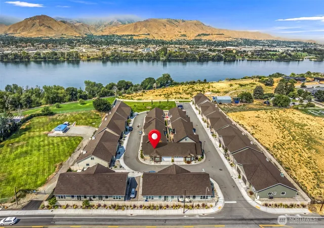 Photo 2 of Single family home for sale at 211 Solomon Loop Nw, East Wenatchee, WA 98802 | MLS# NWM2563752 | Listing updated on 2026-09-26