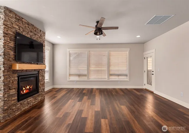 Photo 4 of Single family home for sale at 211 Solomon Loop NW, East Wenatchee, WA 98802 | MLS# NWM2563752 | Listing updated on 2026-09-26