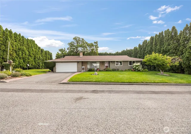 Photo 3 of Single family home for sale at 903 Selkirk Pl, Brewster, WA 98812 | MLS# NWM2563753 | Listing updated on 2026-09-23