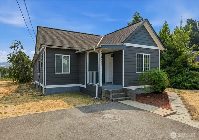 Photo 2 of Single family home for sale at 4613 S 125th Street, Tukwila, WA 98178 | MLS# NWM2563791 | Listing updated on 2026-09-23